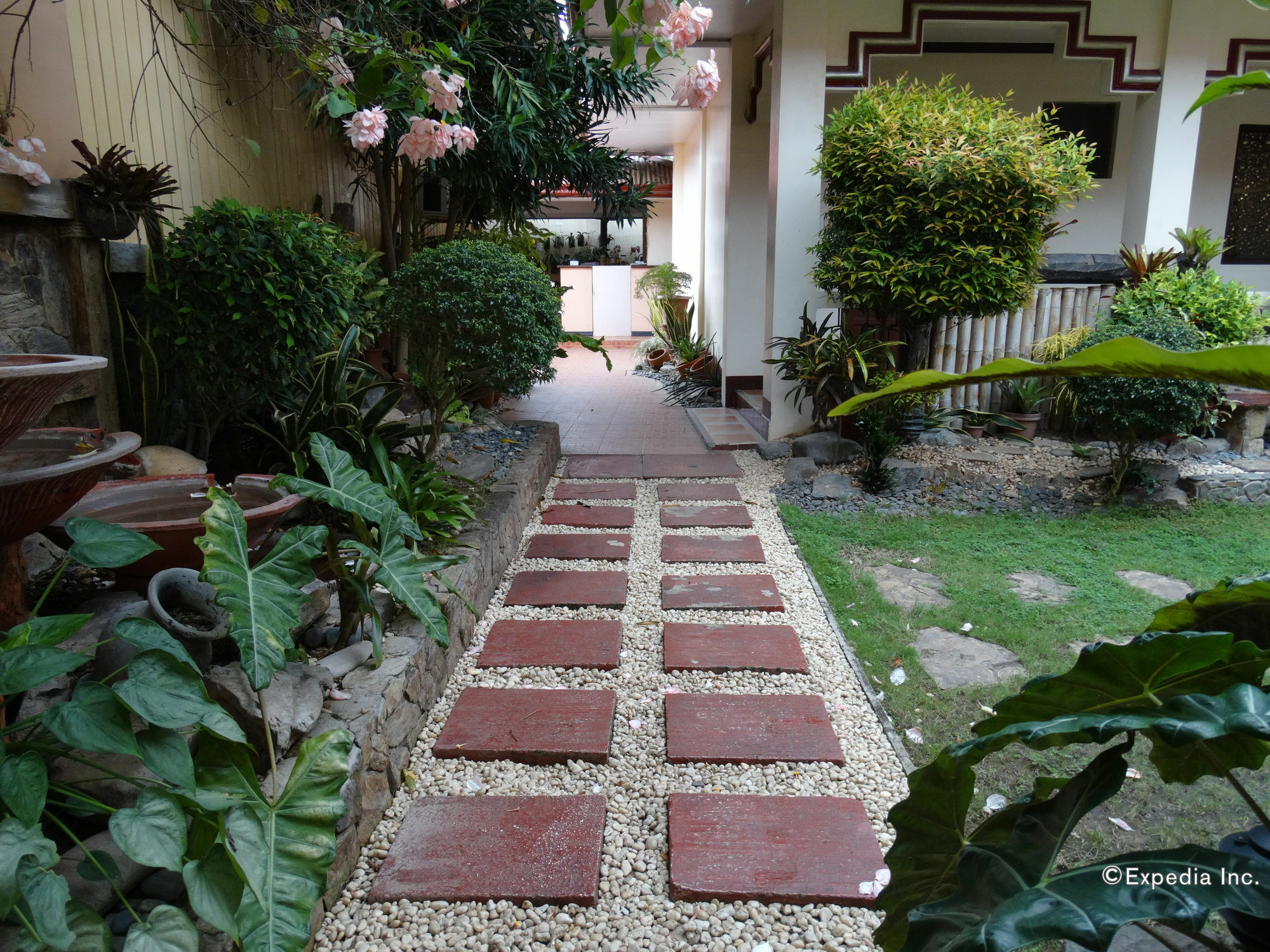 Ysabelle Mansion Bed & Breakfast Puerto Princesa Bagian luar foto