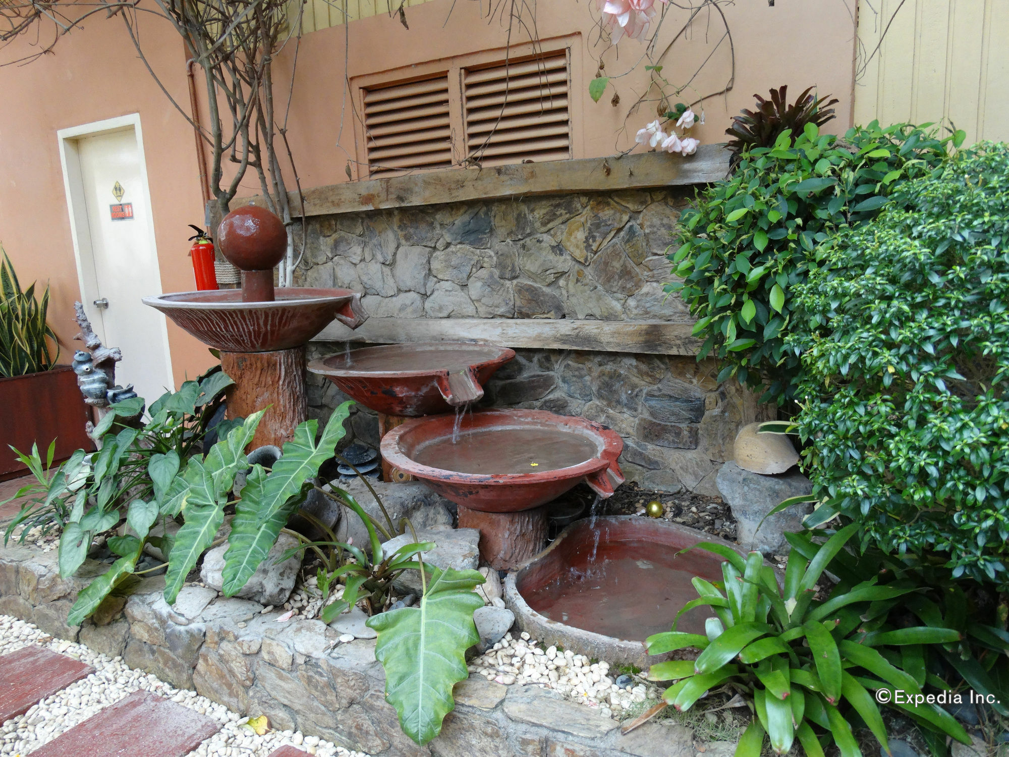 Ysabelle Mansion Bed & Breakfast Puerto Princesa Bagian luar foto