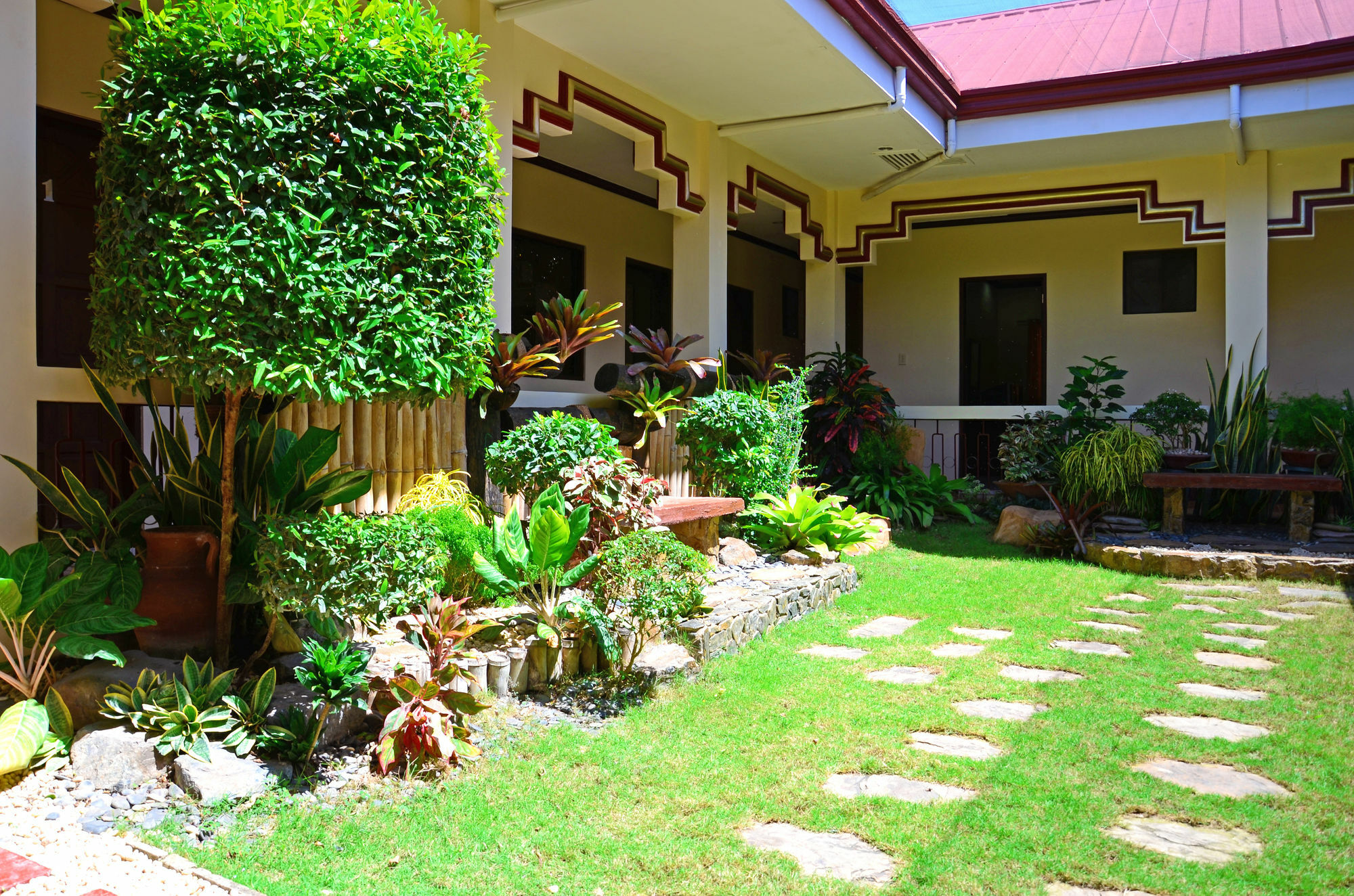 Ysabelle Mansion Bed & Breakfast Puerto Princesa Bagian luar foto